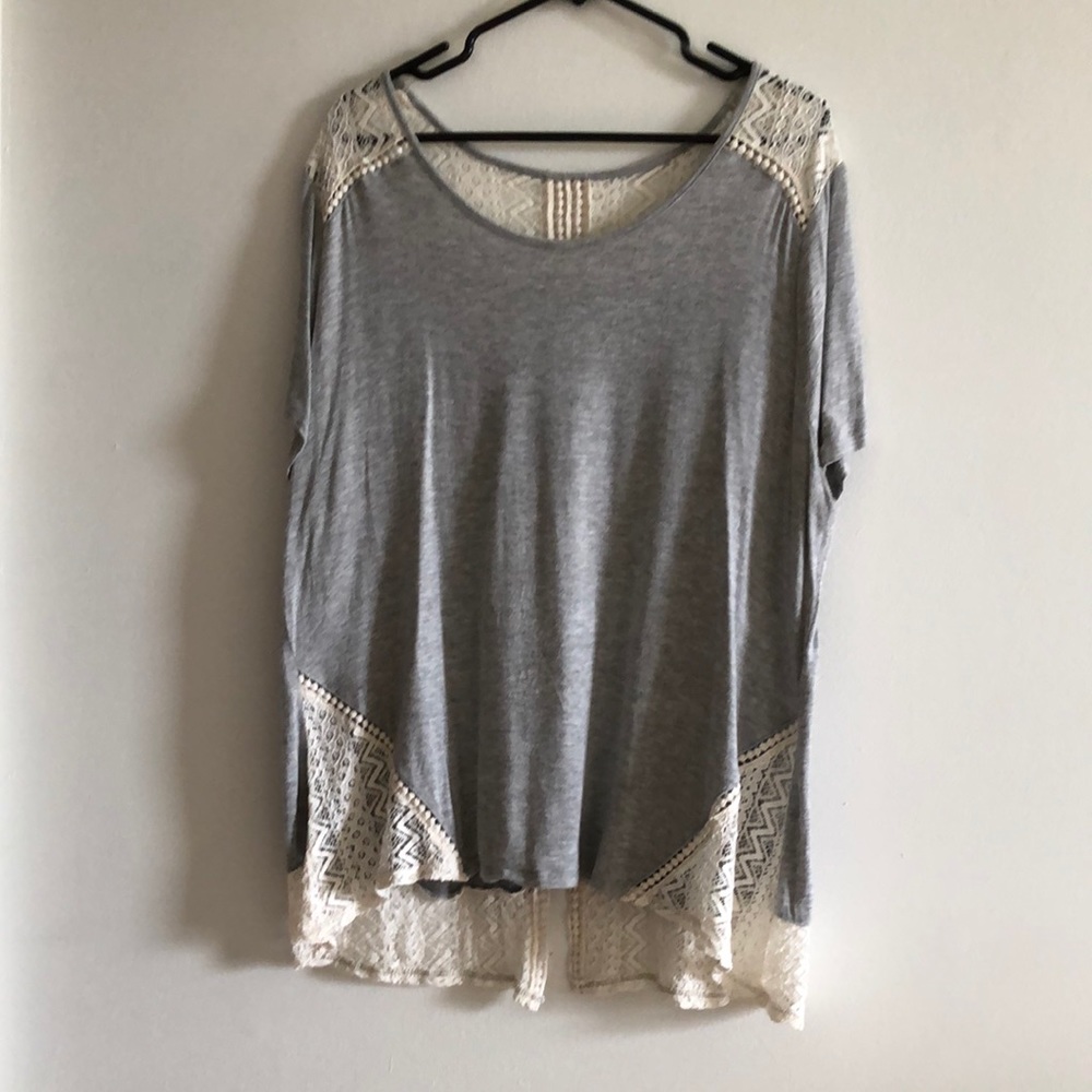 Tee shirt with lace